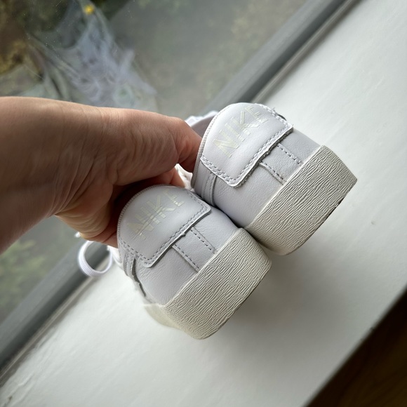 Nike Blazer Low LE Triple White - Picture 5 of 6